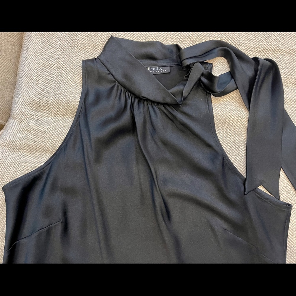Identtity by Lord&Taylors Black sleeveless Silk Top Tie a Bow at Neck Sz10